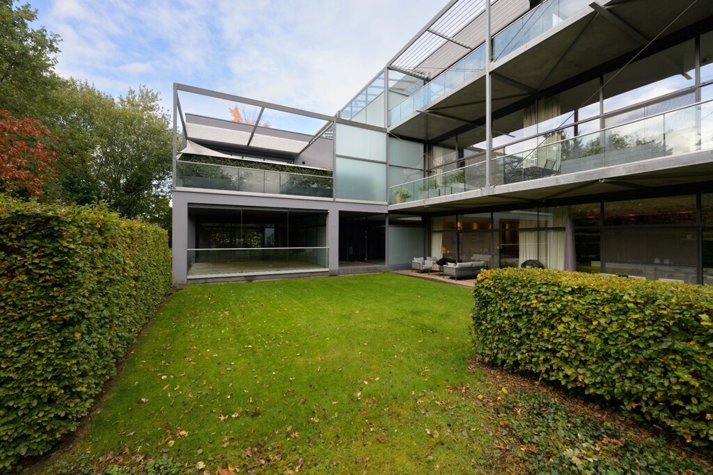 8606473
