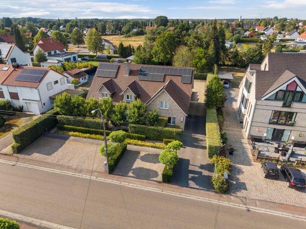 8610274