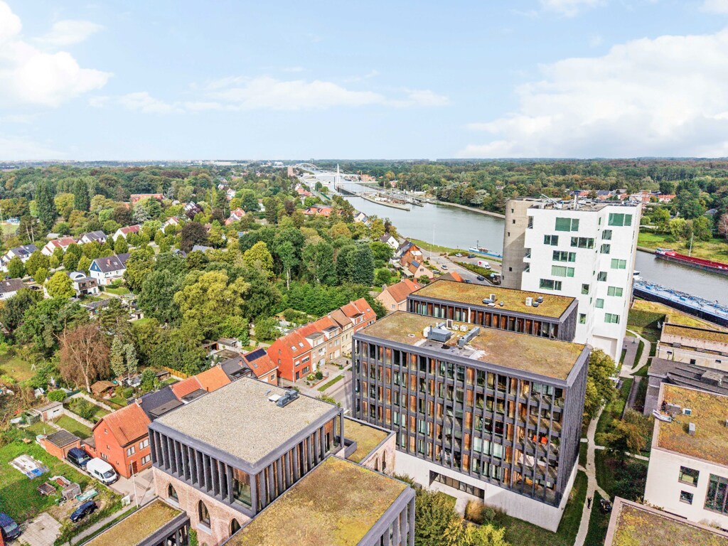 8626228