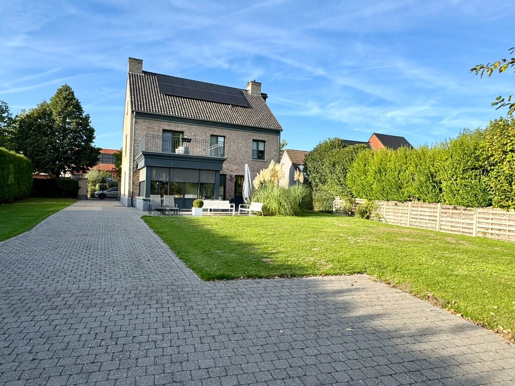 8634245